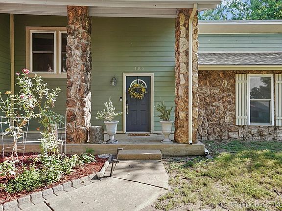 5th image of 1305 N Hickory Ct