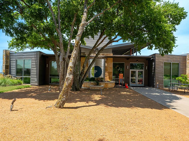 808 Parkland Dr — Photo 34