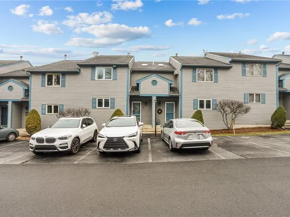 6 Primrose Ln, North Providence, RI 02904