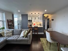 939 Longfellow St NW