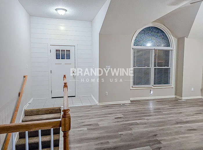 4 bed, 2.5 bath, 2098 sqft, $2,420 — Photo 3