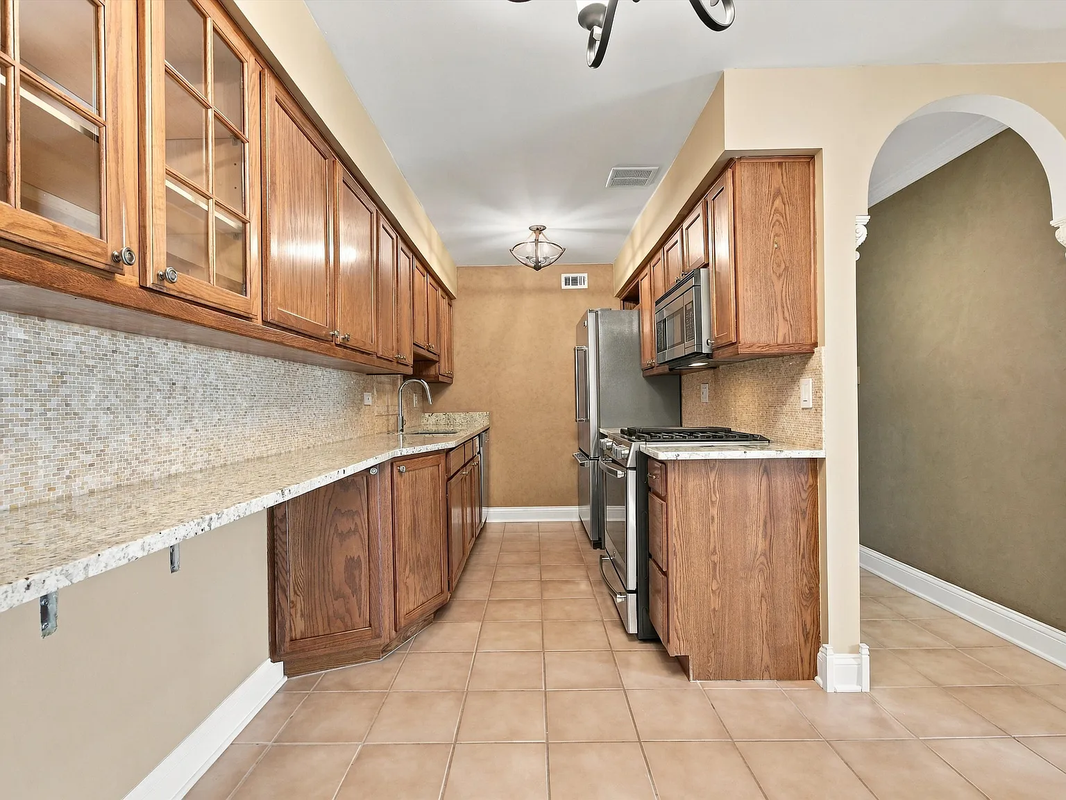 1627 N Windsor Dr — Photo 3