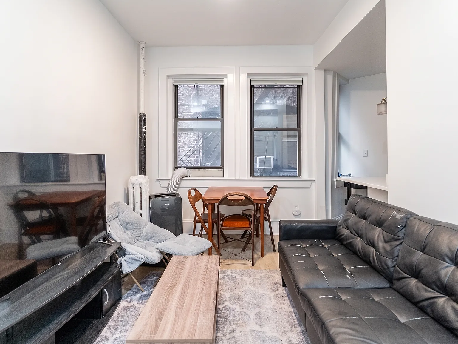 3 bed, 773 sqft, $4,700 — Photo 4