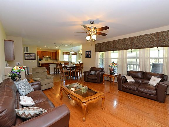 4th image of 11557 Allaire Ct