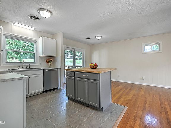 3rd image of 305 Mount Area Dr