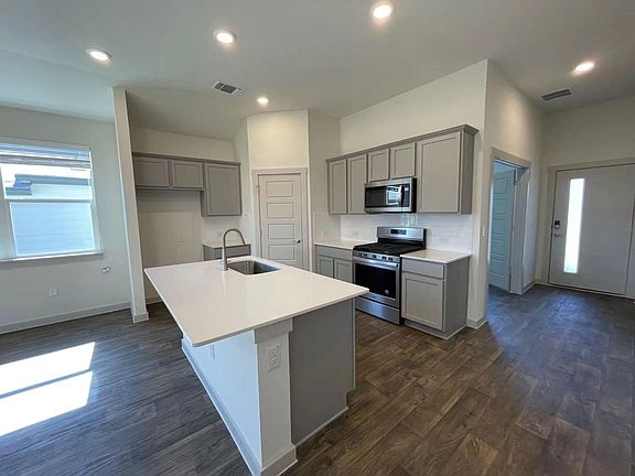 2nd image of 3202 Egan Dr