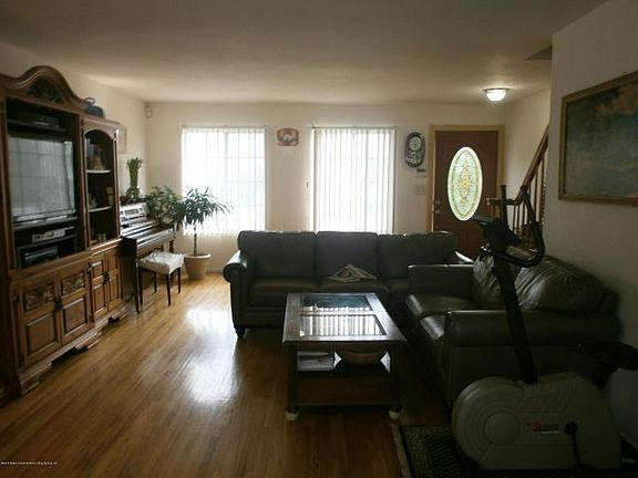 3rd image of 417 Englewood Ave