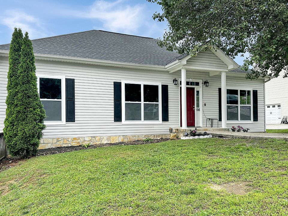 2nd image of 898 Fuller Glen Cir