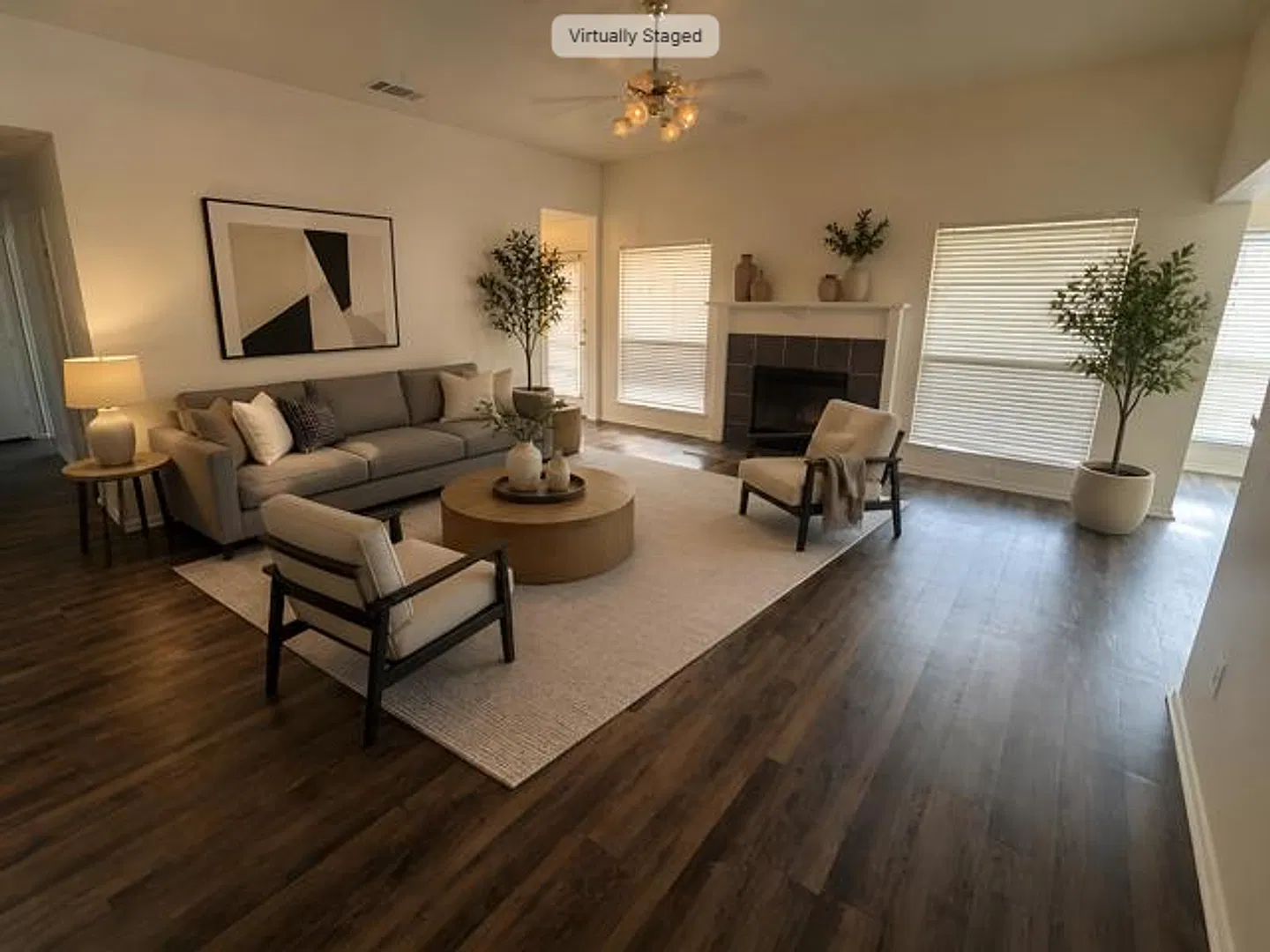 One story 4 bedroom on a corner lot — Photo 4