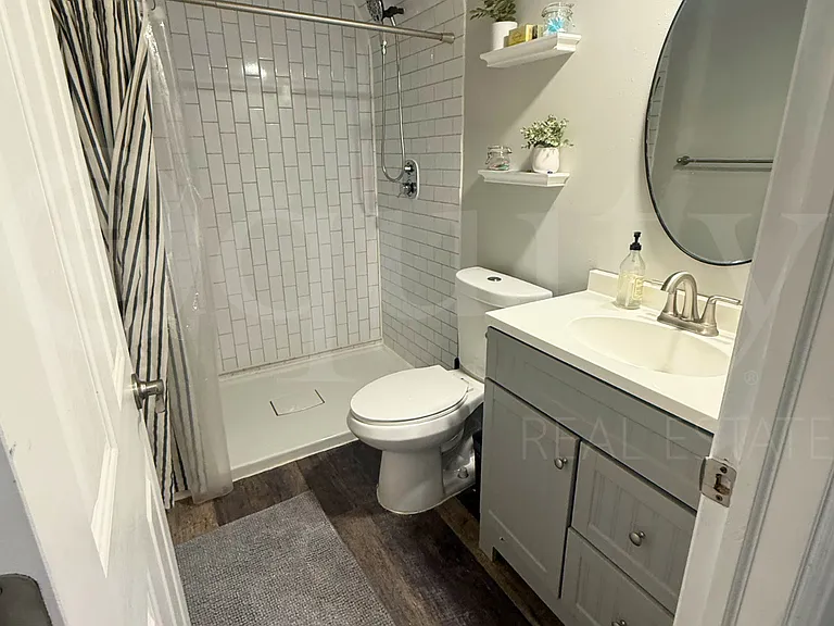 787 W Vahe St — Photo 22
