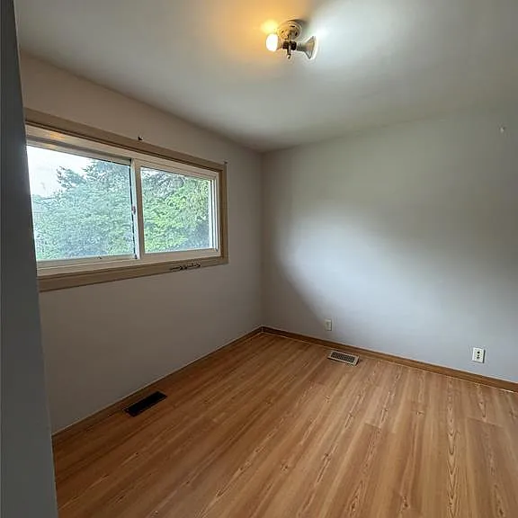 471 Randolph Ave — Photo 8