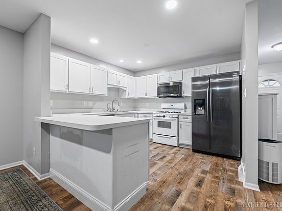 3rd image of 839 Covey Ln