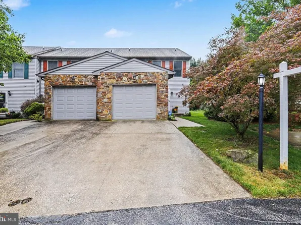 436 Springbrook Ct Unit E-1, Hanover, PA 17331