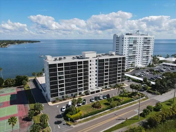 7100 Sunshine Skyway Ln S APT 706, Saint Petersburg, FL 33711