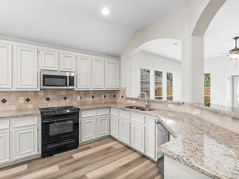 2419 Keegan Hollow Ln — Photo 14