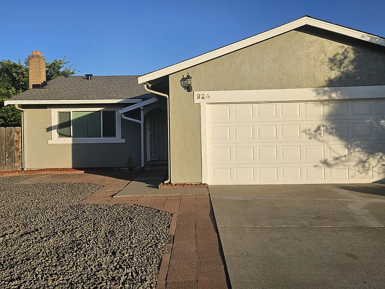 924 San Miguel Pl — Photo 3