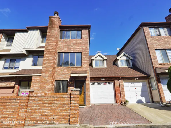 44 Venus Ln, Staten Island, NY 10314