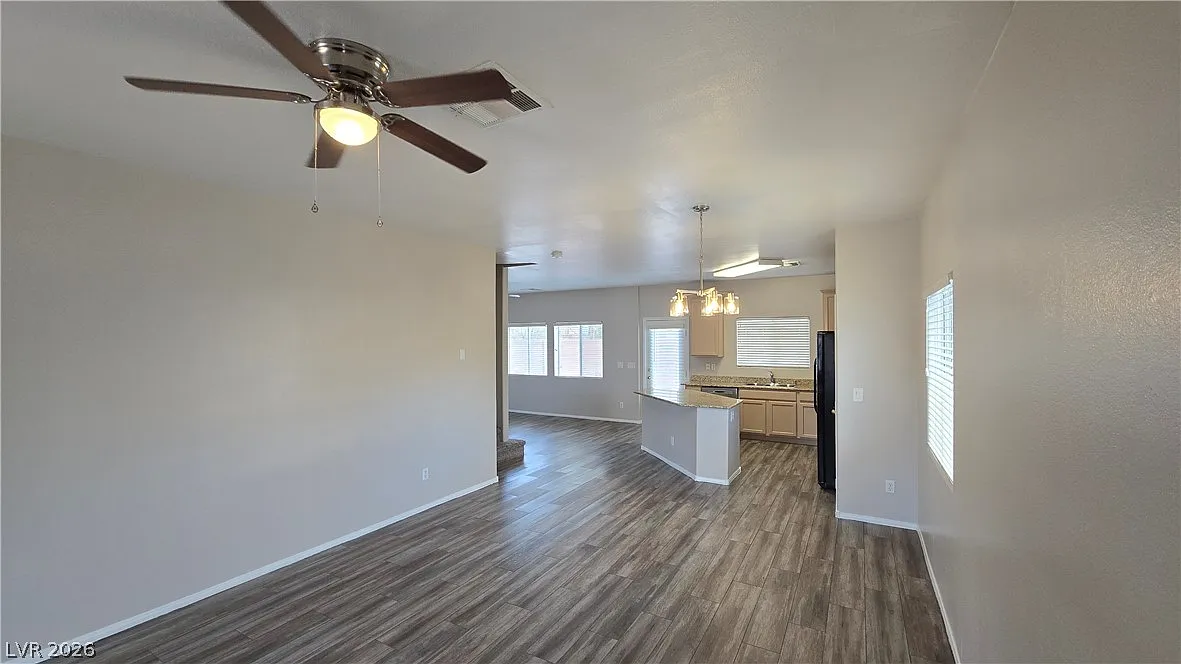 4 bed, 2.5 bath, 2007 sqft, $2,095 — Photo 4