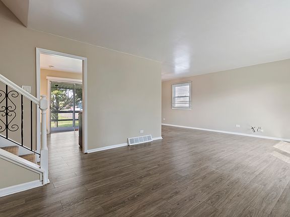 2nd image of 16502 Woodlawn West Ave
