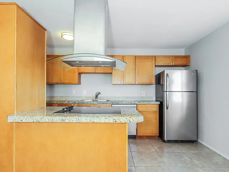 8206 E Devonshire Ave — Photo 2