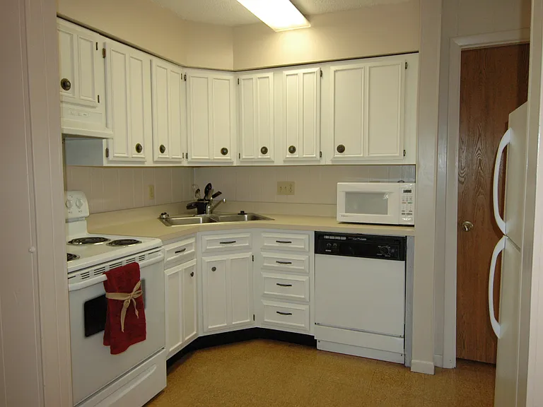 Crestview Apartments — Photo 16