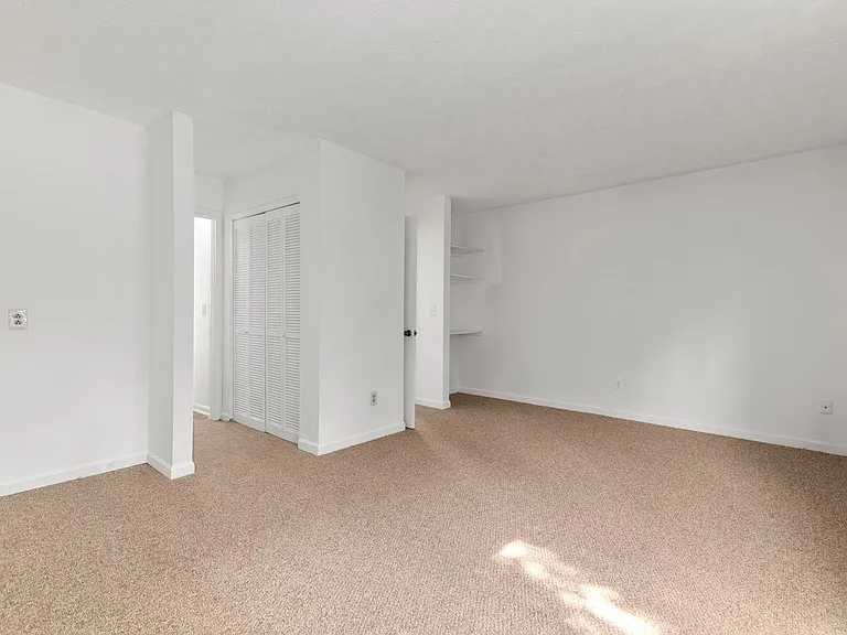 210 N Ross St #B — Photo 8