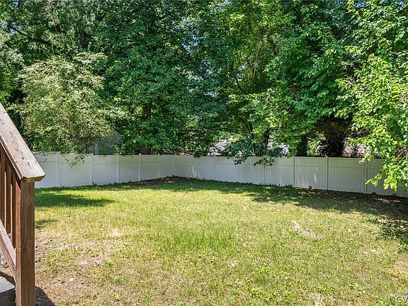 3rd image of 202 N Ivy Ave
