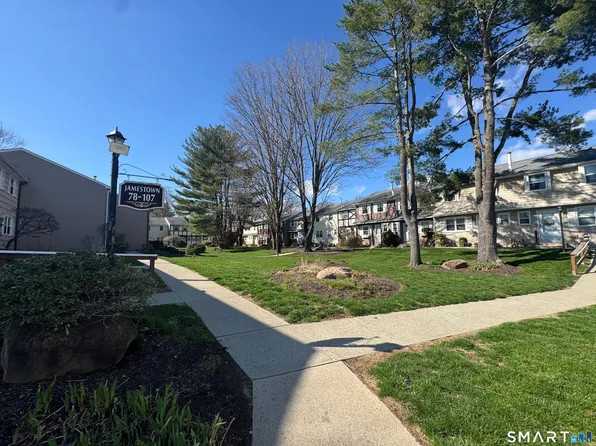 88 East Gate Lane #88, Hamden, CT 06514