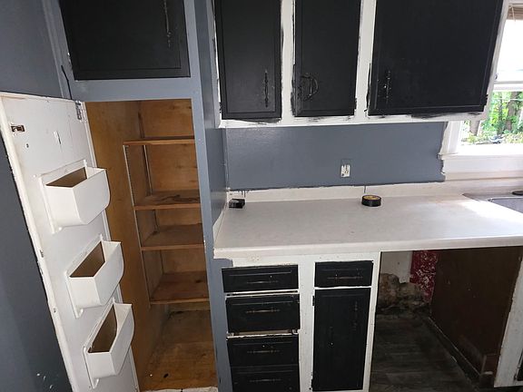 5th image of 2550 E Main St