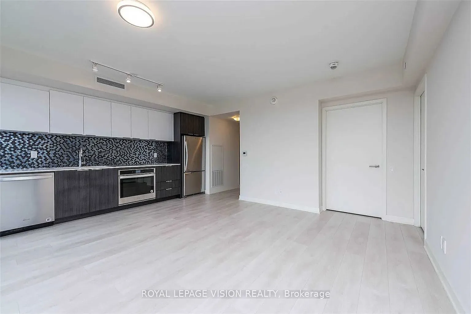 Sonic Condos — Photo 2