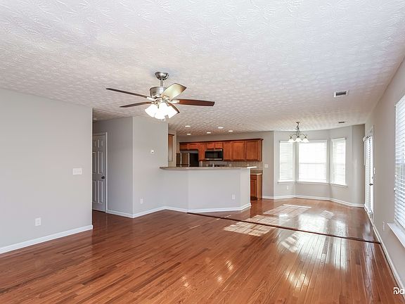 4th image of 246 Franklin St