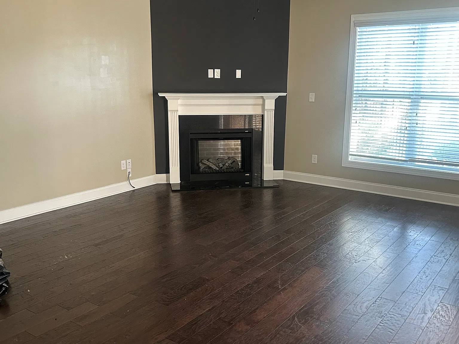 4 bed, 2.5 bath, 2356 sqft, $2,100 — Photo 4