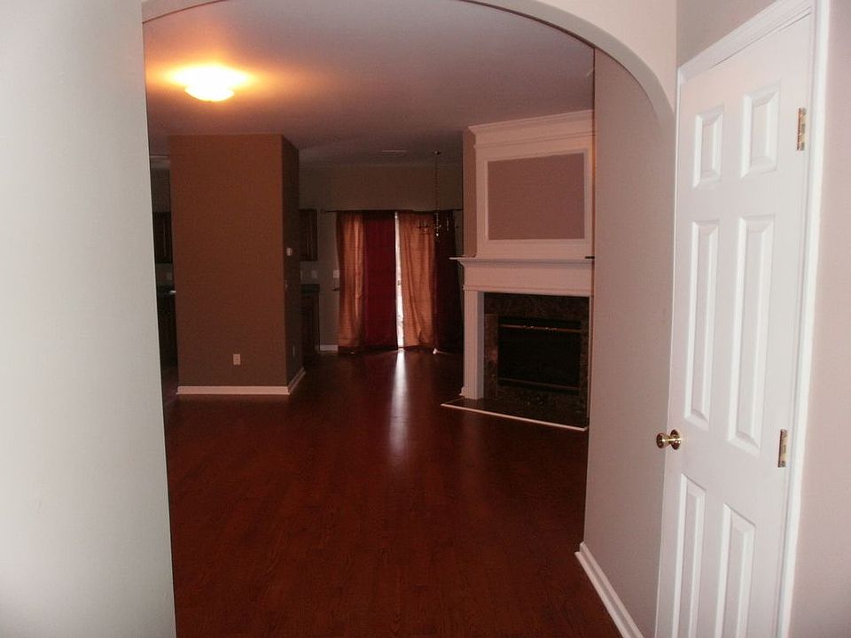 2nd image of 3833 Pleasant Oaks Dr