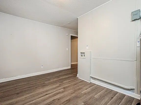 2143 Crosley St — Photo 3
