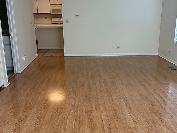 3rd image of 1403 Orleans Dr #Townhouse