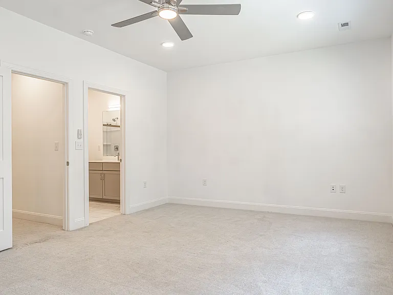 389 James St — Photo 11