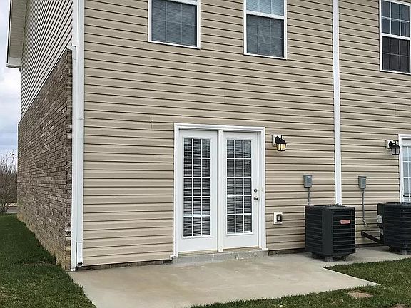 3rd image of 527 Claire Pl