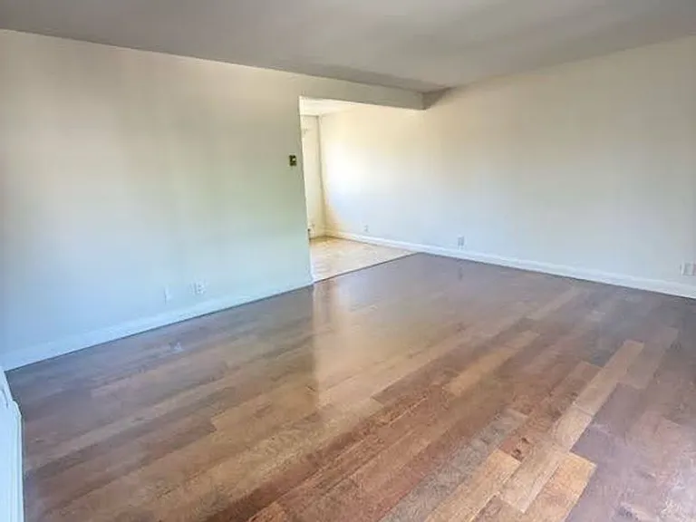 425 Walnut St — Photo 3