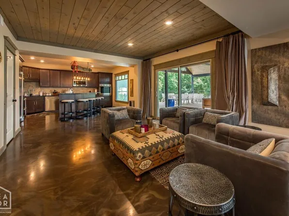 7910 Edgemont Rd, Greers Ferry, AR 72067