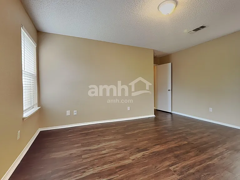 3235 Crystal Brook Ct — Photo 10