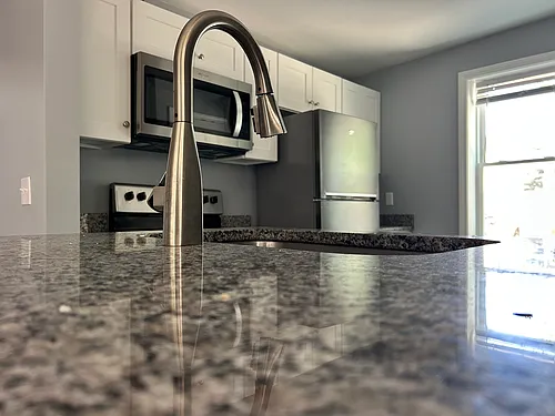 121 Tell St #1R Photo 1