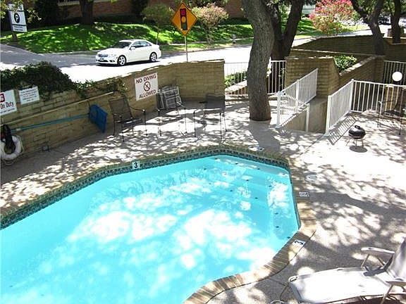 3rd image of 912 E 32nd St APT 203