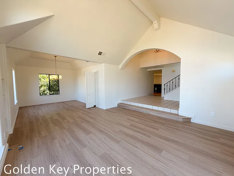 2230 Sara Way — Photo 6