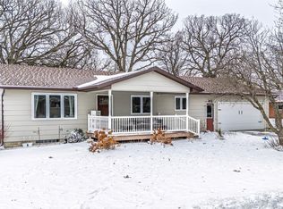 609 E 8th St, Winthrop, MN 55396