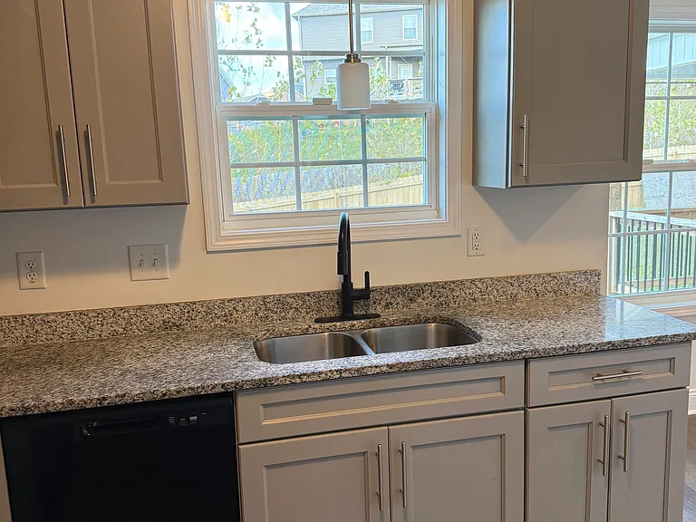 706 Banister Dr — Photo 2
