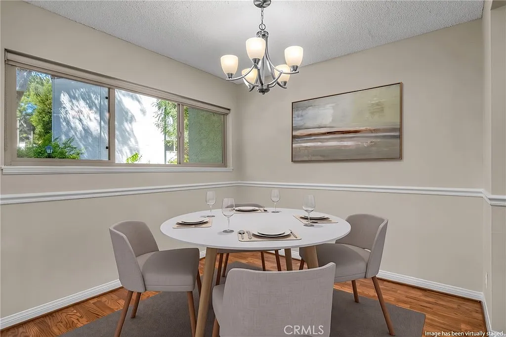 2 bed, 1054 sqft, $3,600 — Photo 3