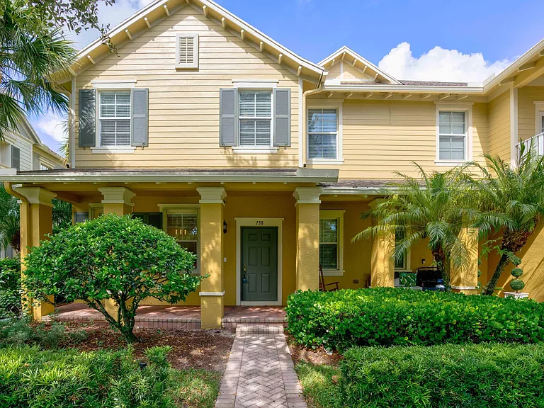 158 W Thatch Palm Cir — Photo 1