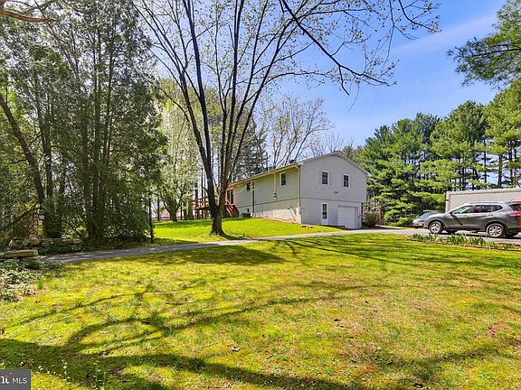5th image of 2701 Garrett Rd