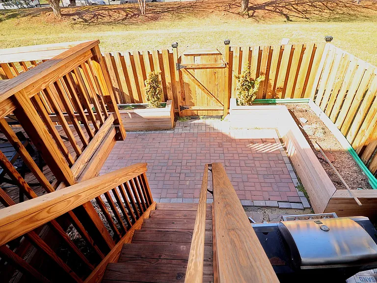 21763 Leatherleaf Cir — Photo 38