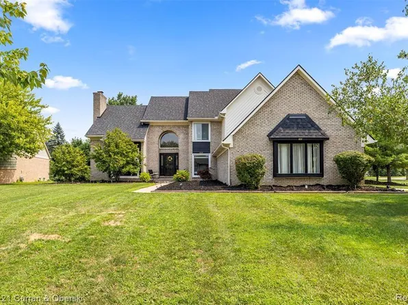 8140 N Pointe Ct, Canton, MI 48187